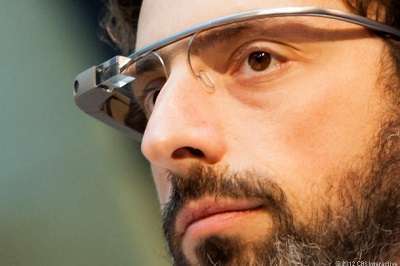 sergey brin indossa google glass