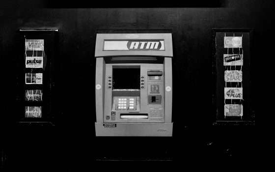 Ruba un milione a un ATM, grazie a uno script