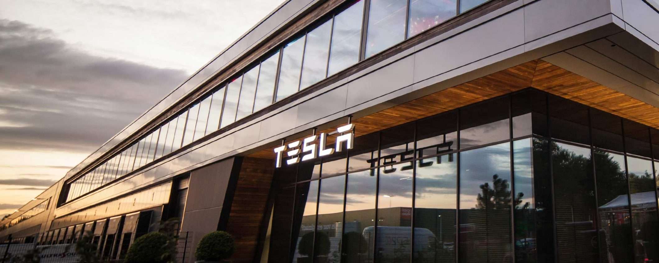 Tesla: Elon Musk sulla chiusura degli store