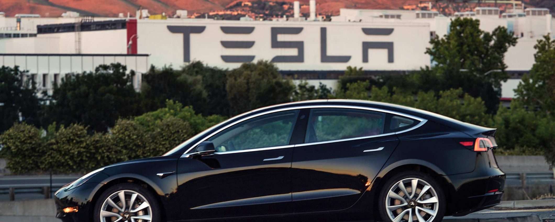 Tesla Robotaxi: ride sharing e guida autonoma