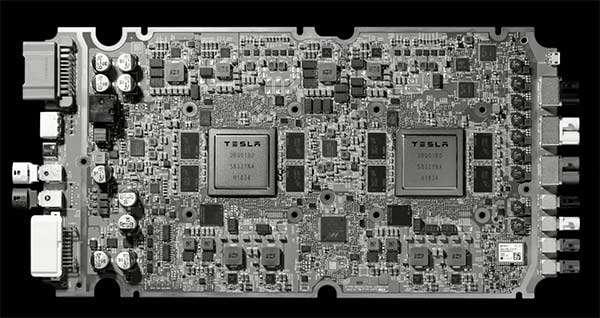 La componente hardware di Tesla per la guida autonoma