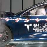 Tesla fa a pezzi le sue Model 3 nei crash test