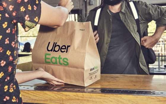 Uber Eats: caporalato sui rider del food delivery