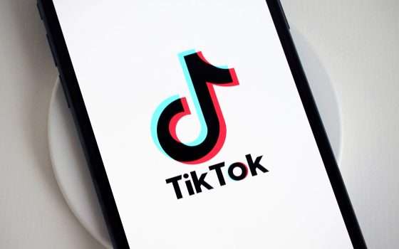 TikTok: causa contro social perché causa dipendenza nei bambini