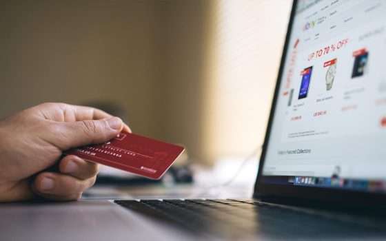 Acquisti e-commerce: crescita record in Italia