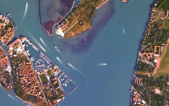 Fotografa Venezia dal satellite, grazie a Canon