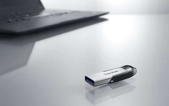 SanDisk Ultra Flair USB 3.0 64 GB: piccola, veloce e resistente a soli 10€