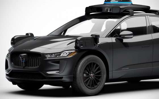 Guida autonoma: la Jaguar I-Pace di Waymo, nera