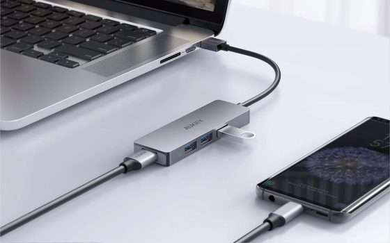 Lo hub USB in alluminio in offerta lampo su Amazon