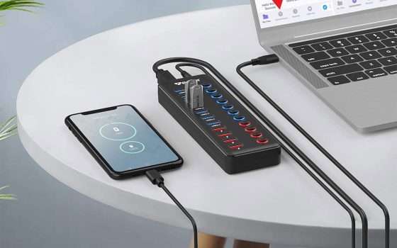 Hub USB con 11 porte: l'affare di oggi su Amazon