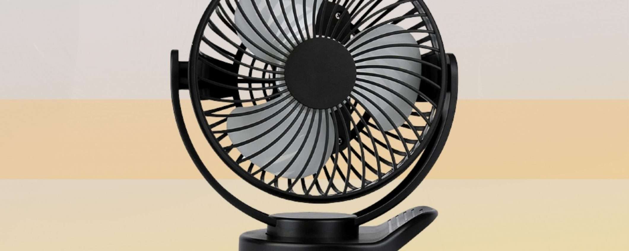 Mini ventilatore: lo attacchi alla scrivania e CIAO CIAO caldo