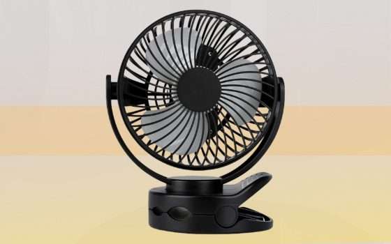 Mini ventilatore: lo attacchi alla scrivania e CIAO CIAO caldo