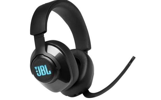 Ascolta ogni singolo passo con le cuffie professionali JBL Quantum 400 in sconto