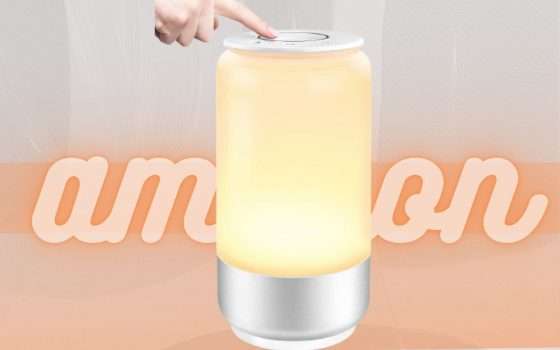 Lampada smart da comodino: un tap ed hai tutto sotto controllo