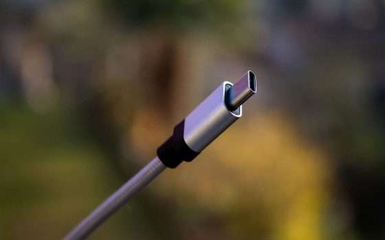 Caricabatteria USB-C: Apple obietta, futuro wireless?