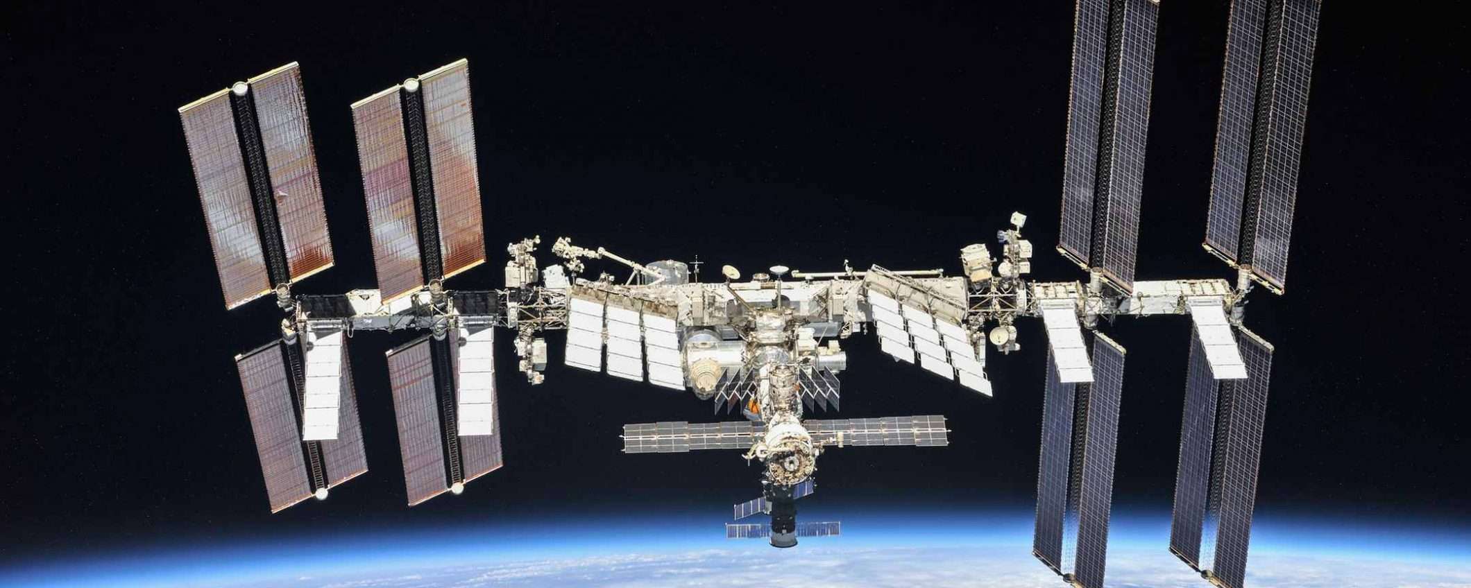 Missile russo distrugge un satellite, pericolo per la ISS