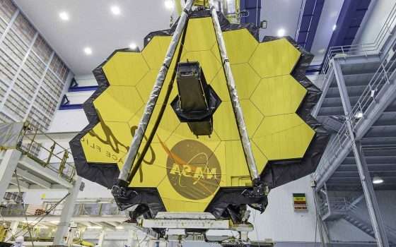 James Webb Space Telescope: specchio primario aperto