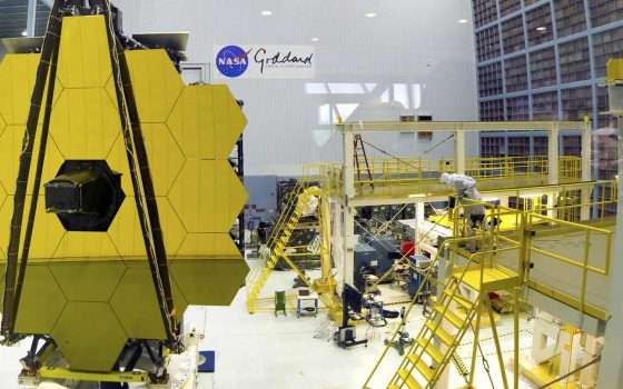 JWST: inizia l'apertura dello specchio principale (update)