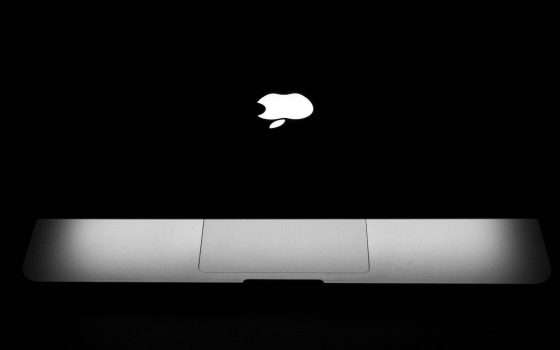 Apple, l'ultimo MacBook Pro con lettore CD diventa vintage