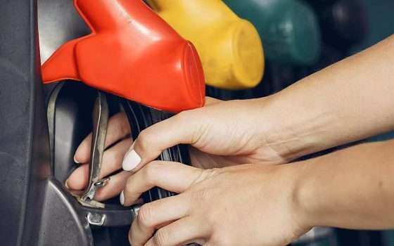 Benzina sotto i 2 euro (accise -0,25€): da quando?