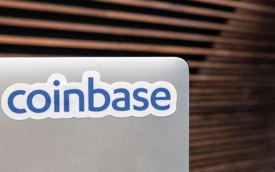 Coinbase taglia i costi e ferma le assunzioni