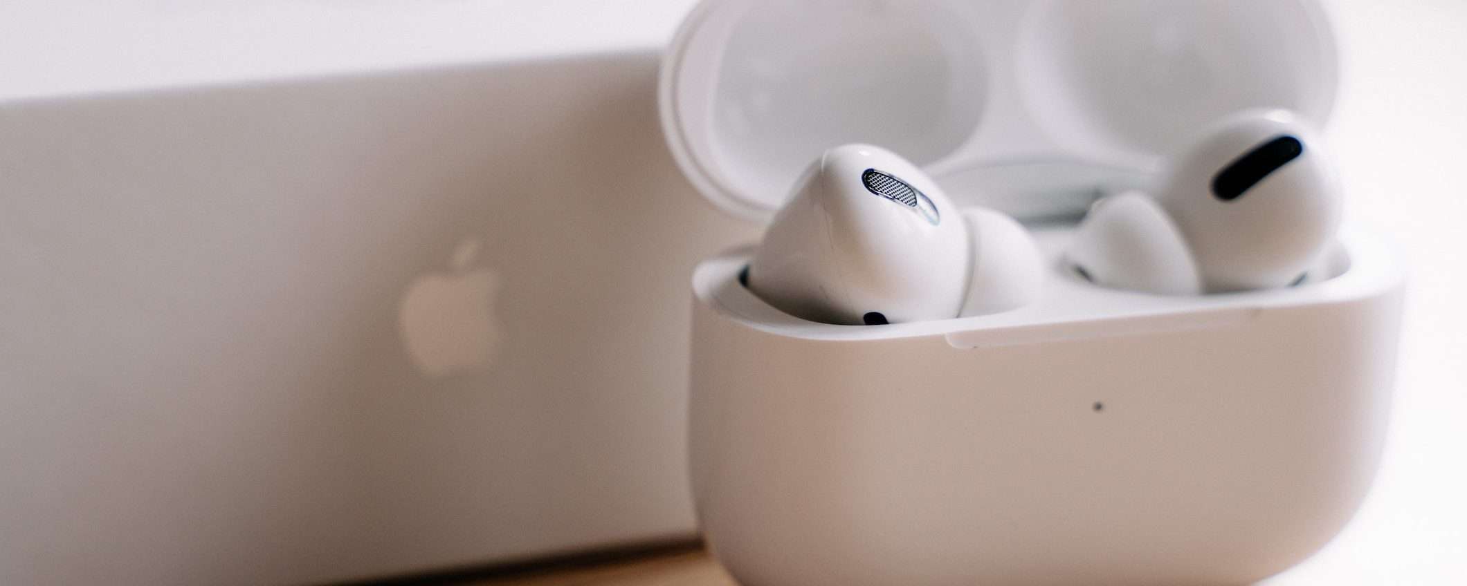 Apple: AirPods Pro 2 in arrivo questo autunno