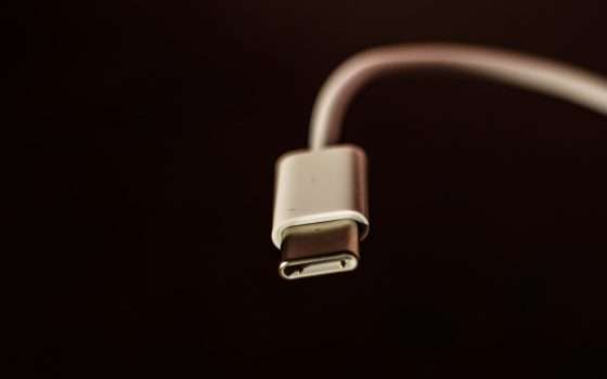 Caricabatteria universale: solo USB-C da fine 2024