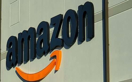 Recensioni false: Amazon denuncia un broker in Italia