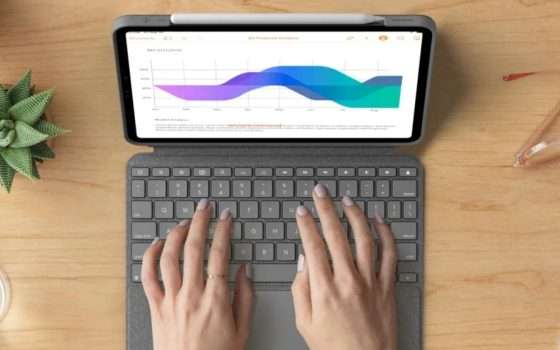 Logitech Combo Touch trasforma il tuo iPad in un laptop: sconto 30%