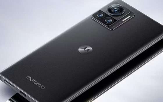 Moto X30 Pro ufficiale: primo smartphone con fotocamera da 200MP