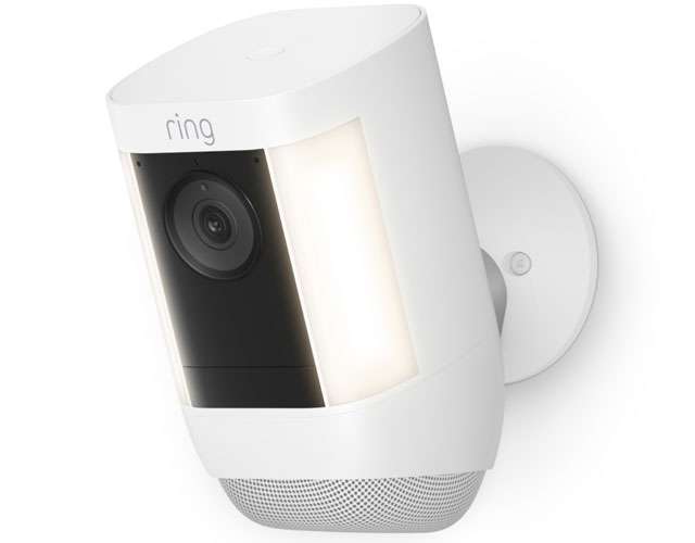 La videocamera Ring Spotlight Cam Pro per la sorveglianza