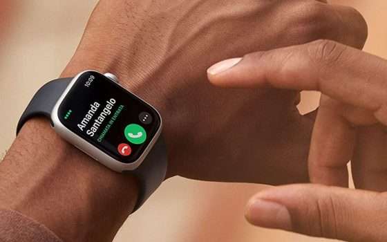 Apple Watch Series 8, il prezzo è sceso ancora: minimo storico Amazon