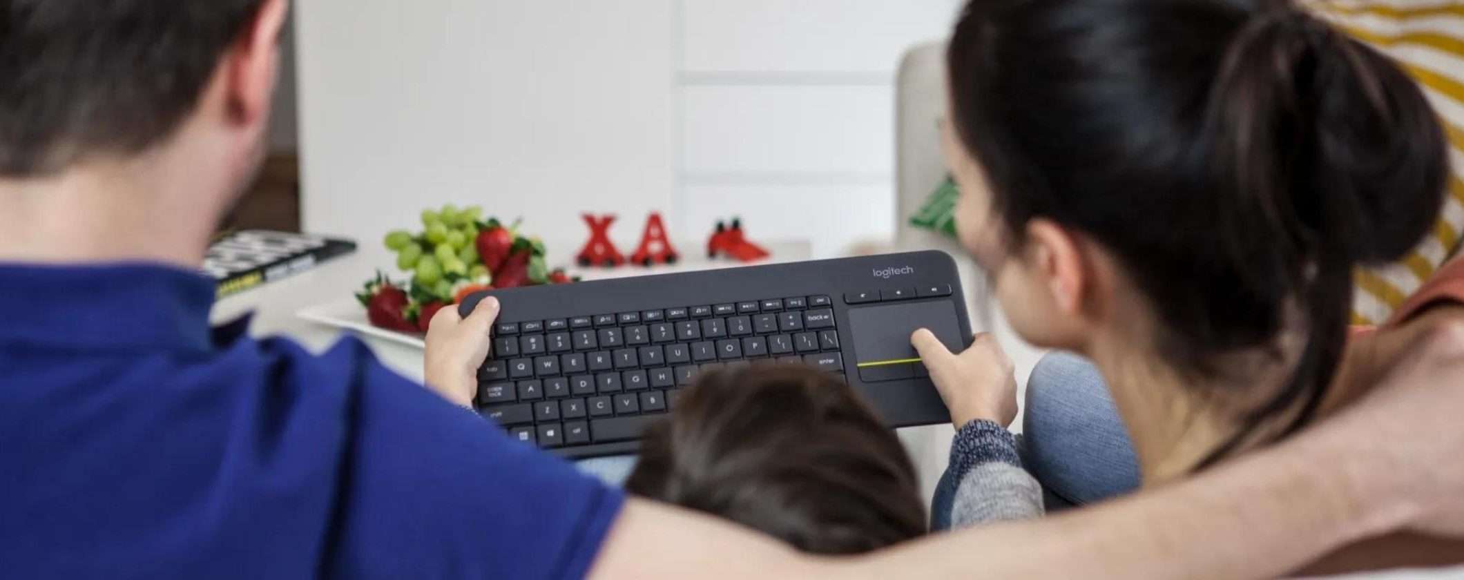 Tastiera Wireless Logitech K400 Plus a soli 23€: Amazon è IMPAZZITO