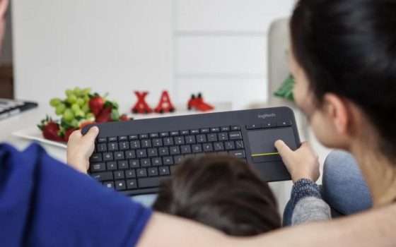 Tastiera Wireless Logitech K400 Plus a soli 23€: Amazon è IMPAZZITO