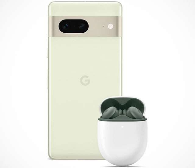 Lo smartphone Pixel 7 (Verde cedro) e gli auricolari Pixel Buds A-Series (Verde oliva)