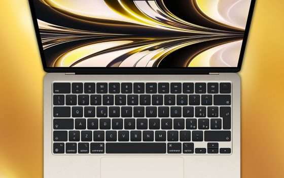 MacBook Air 2022: risparmi quasi 300 euro su Amazon per prestazioni da sogno