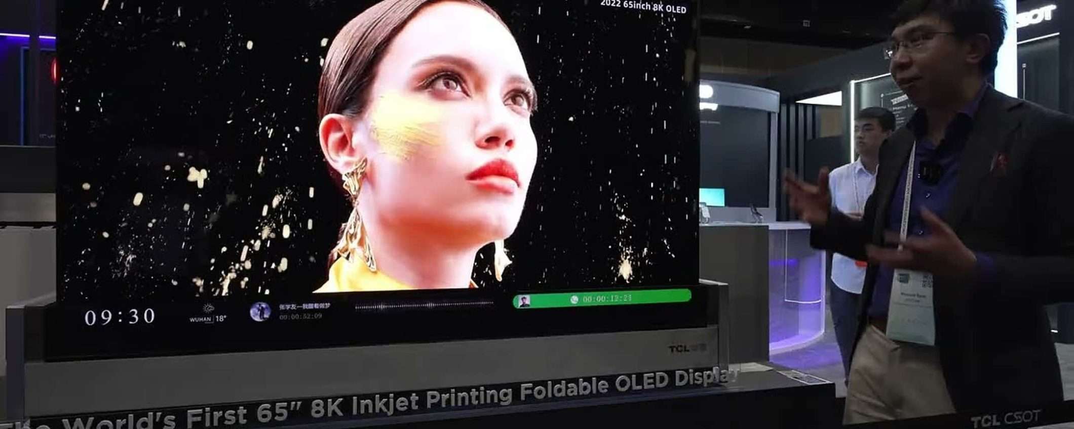 TCL svela TV OLED 8K pieghevole: si trasforma in un tavolo!