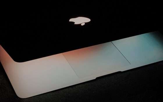 Apple: un MacBook low cost per il settore educativo