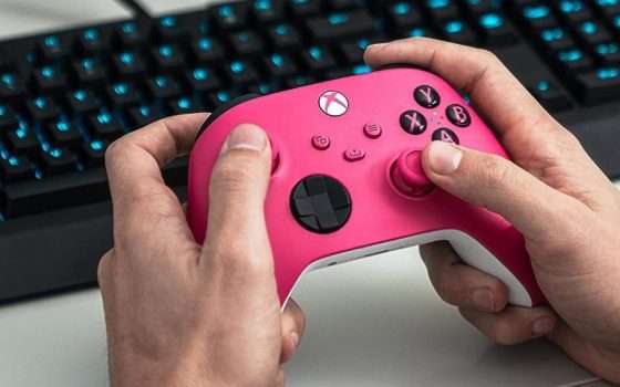 Controller ufficiale Xbox in OFFERTA nella colorazione Deep Pink (-20%)