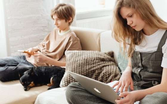 I tuoi figli sono in pericolo: proteggi subito la loro privacy online