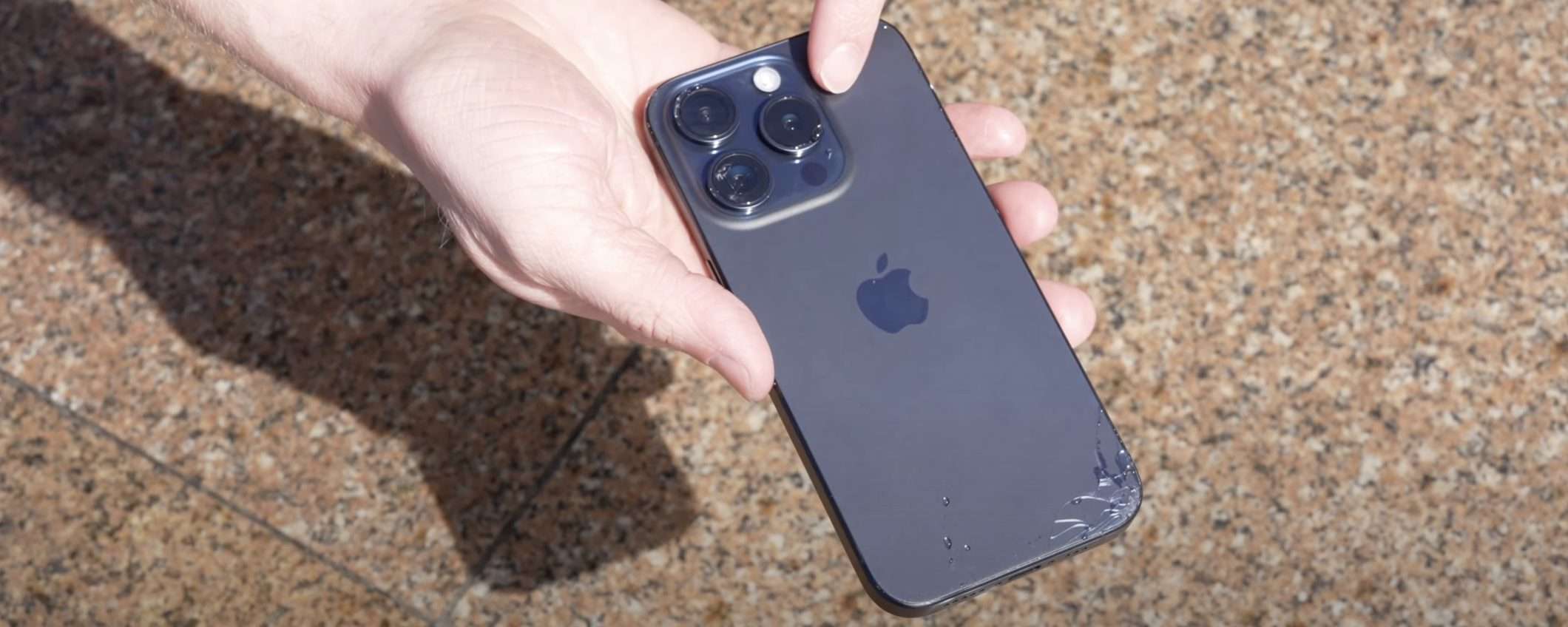 iPhone 15 Pro: ecco il primo drop test, male per il titanio