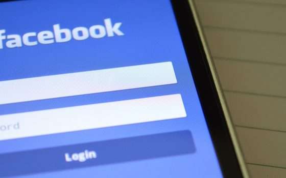 Facebook: presto disponibile un assistente AI per scrivere i post