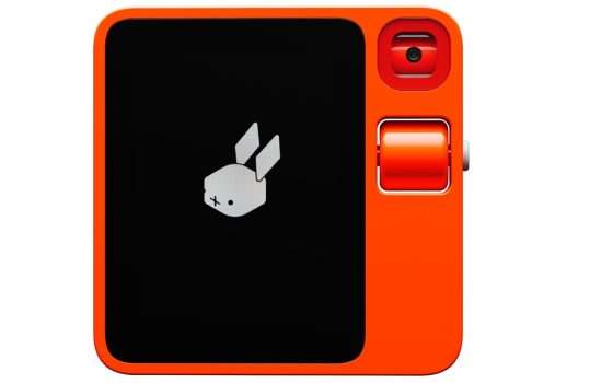 Rabbit R1, il dispositivo AI che sfida lo smartphone