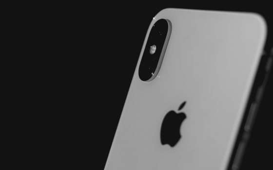 Apple accusata di monopolio illegale nel mercato degli smartphone