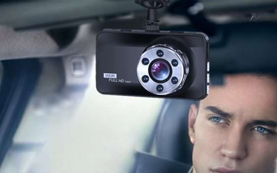 Viaggia sicuro con questa dashcam per auto in offerta (coupon)