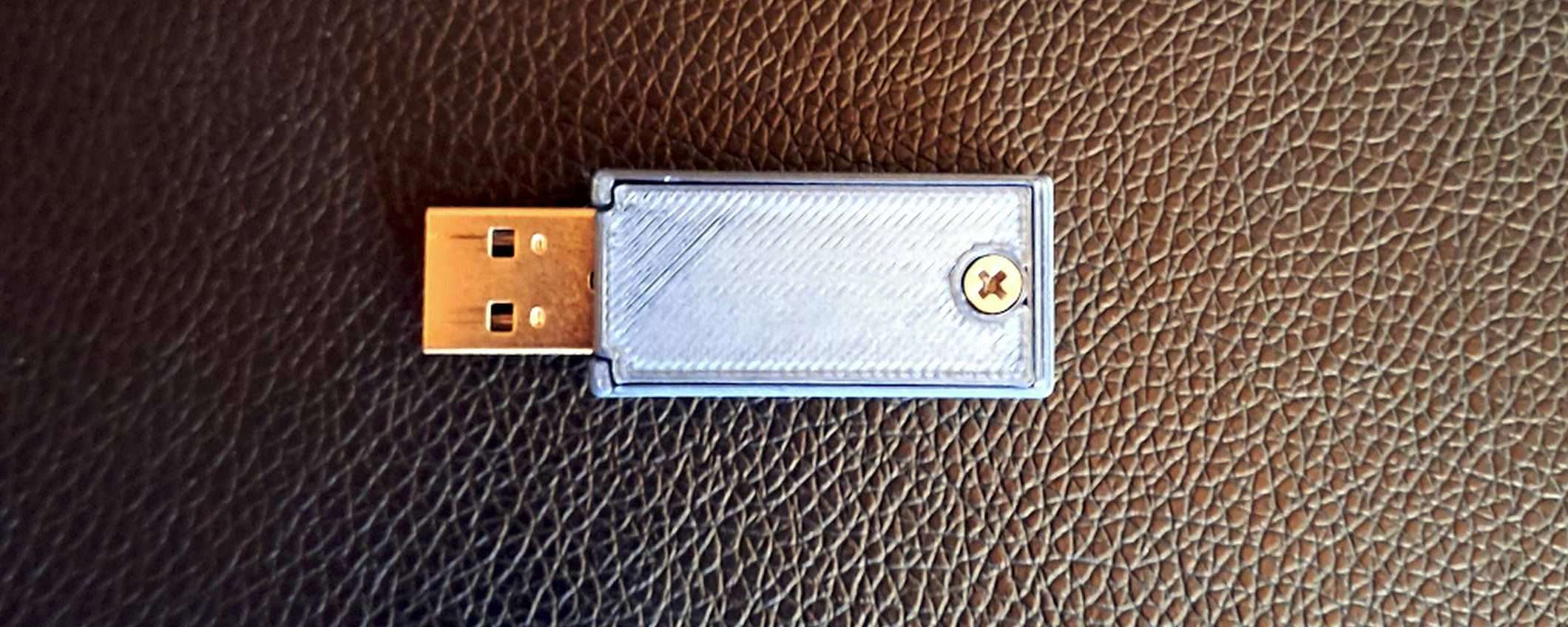 Flash drive USB con 8 KB di FRAM che dura 200 anni