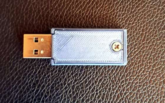 Flash drive USB con 8 KB di FRAM che dura 200 anni