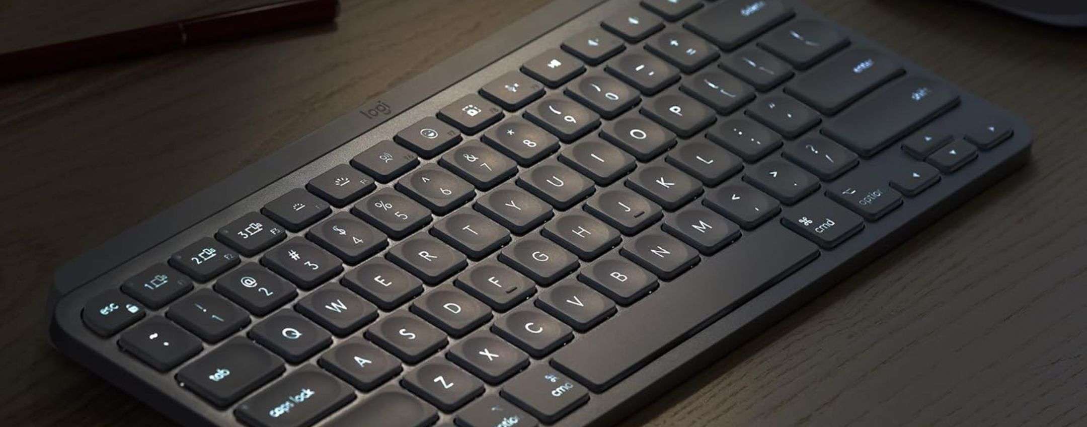 Tastiera Logitech compatta e retroilluminata: 30% di SCONTO subito