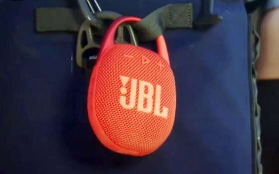 JBL Clip 5 è già in sconto: lo speaker BT per l'estate