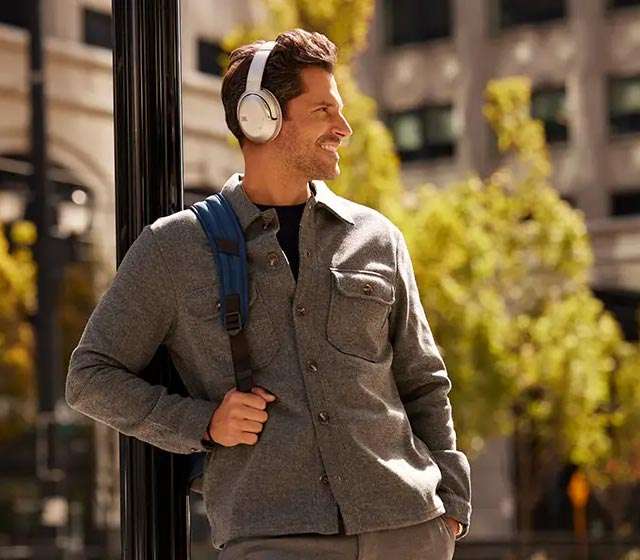 Le cuffie wireless JBL TOUR ONE M2 con design over-ear